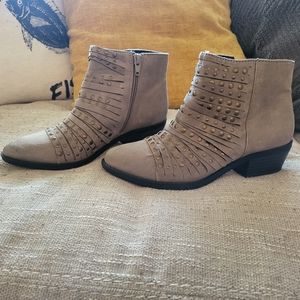 ☆ NEW ☆ White Mountain Desire Studded Zip-Up Ankle Boot I'm Taupe sz 6.5